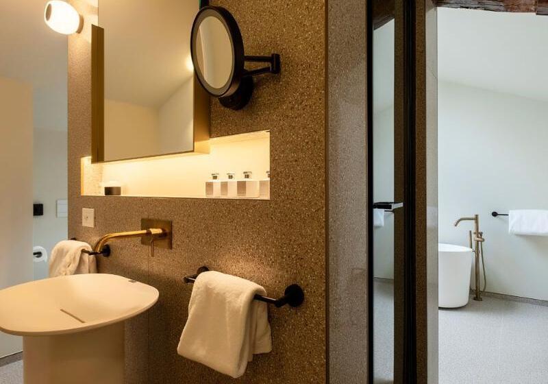 اتاق لوکس, Coco Reef Resort and Spa