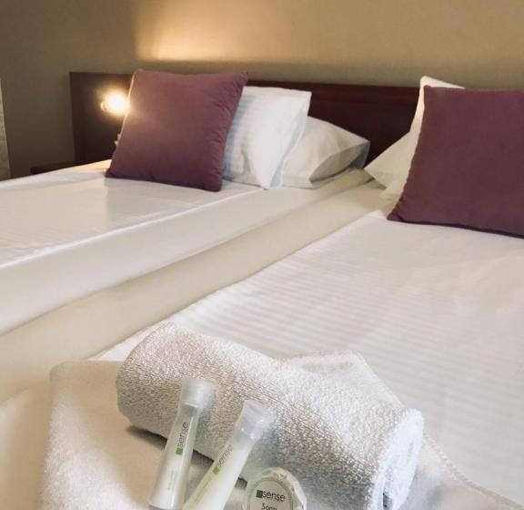 Habitación Triple Estándar, Bristol