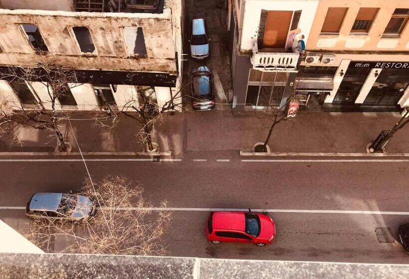 اتاق اکونومی, Bristol