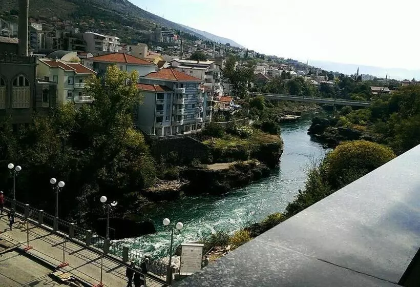 اتاق استاندارد با چشم‌انداز رودخانه, Bristol
