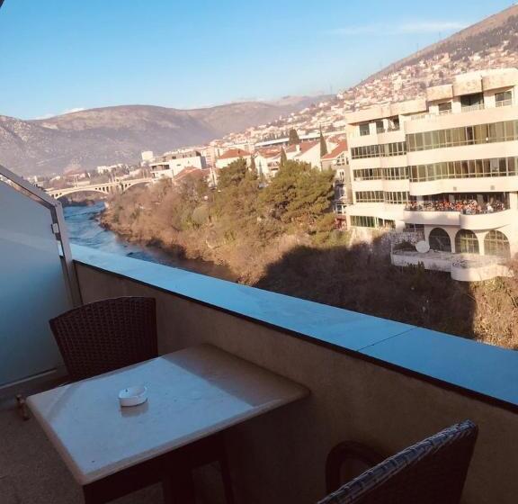 اتاق استاندارد سه نفره, Bristol