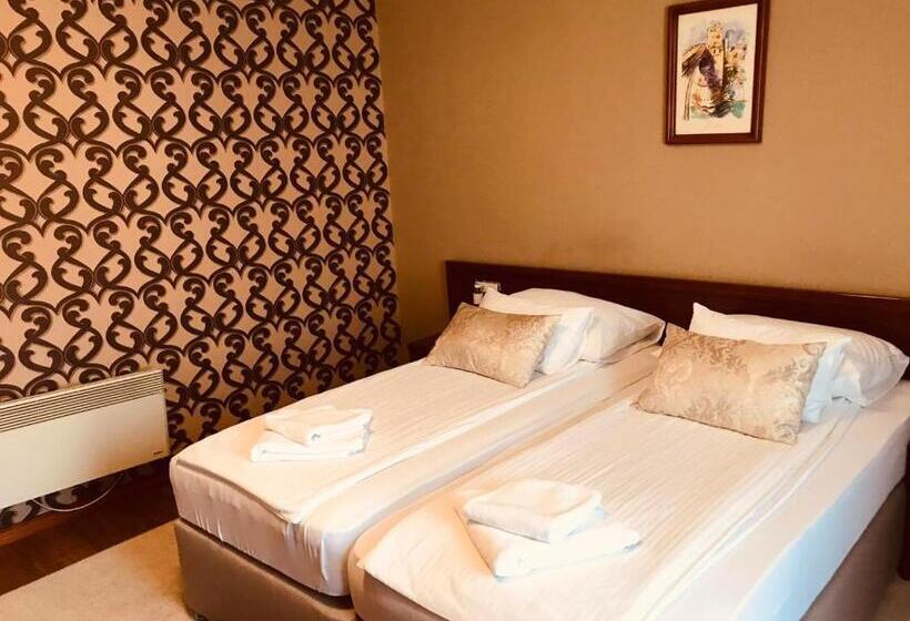 اتاق استاندارد سه نفره, Bristol