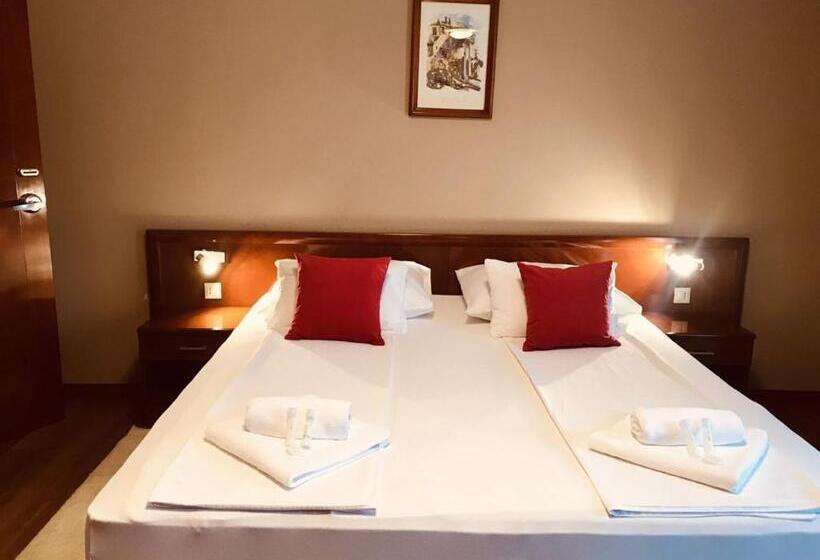 اتاق استاندارد سه نفره, Bristol