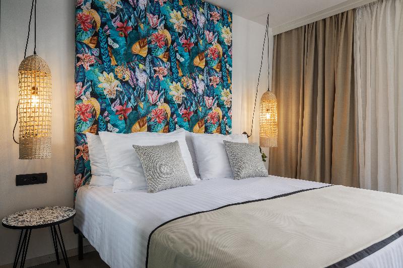 带阳台及侧面海景的标准房间, Places Dalmacija By Valamar