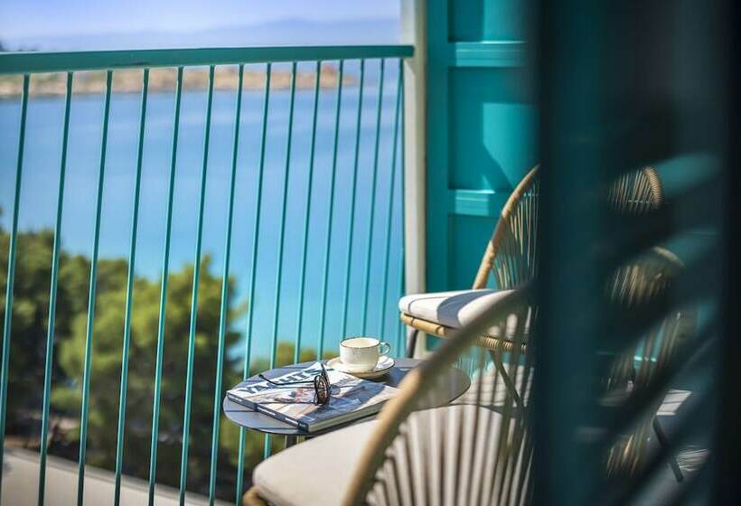 带阳台及侧面海景的标准房间, Places Dalmacija By Valamar