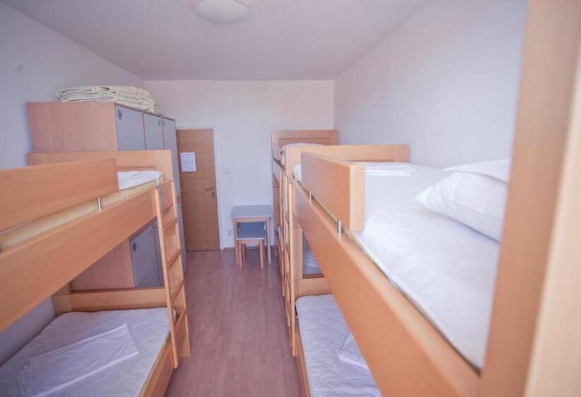 تختخواب در اتاق مشترک, Hi Hostel Zagreb