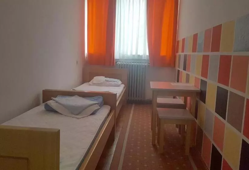 バス共有のスタンダードルーム, Hi Hostel Zagreb