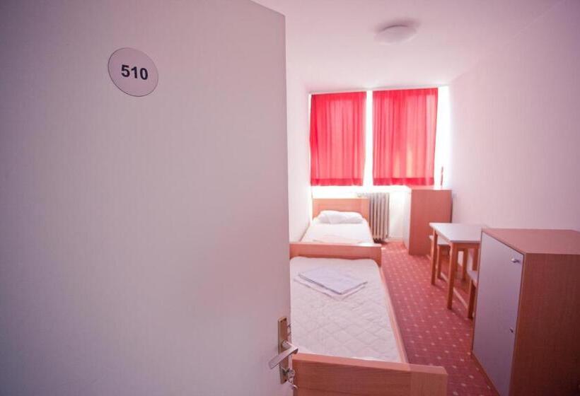 חדר סטנדרט חדר אמבטיה משותף, Hi Hostel Zagreb