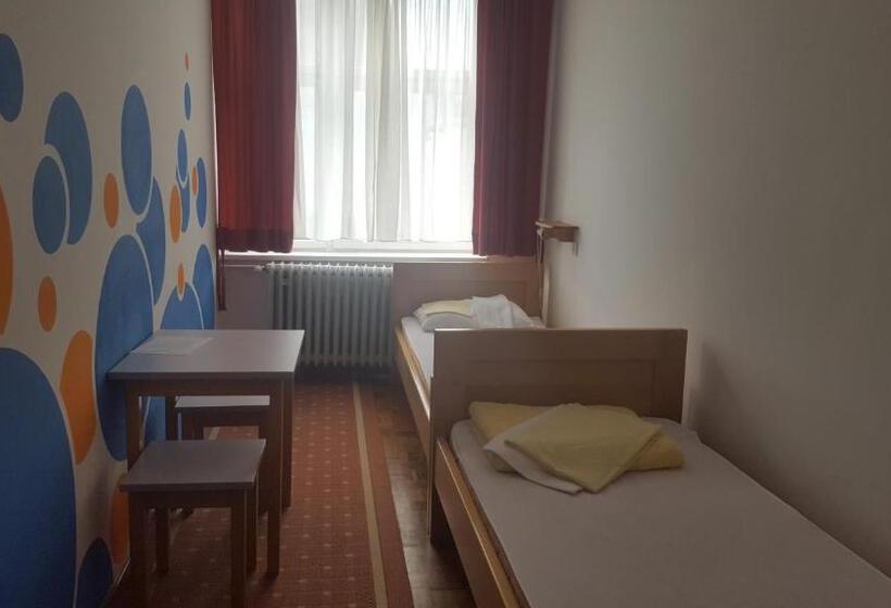 חדר סטנדרד יחיד חדר אמבטיה משותף, Hi Hostel Zagreb