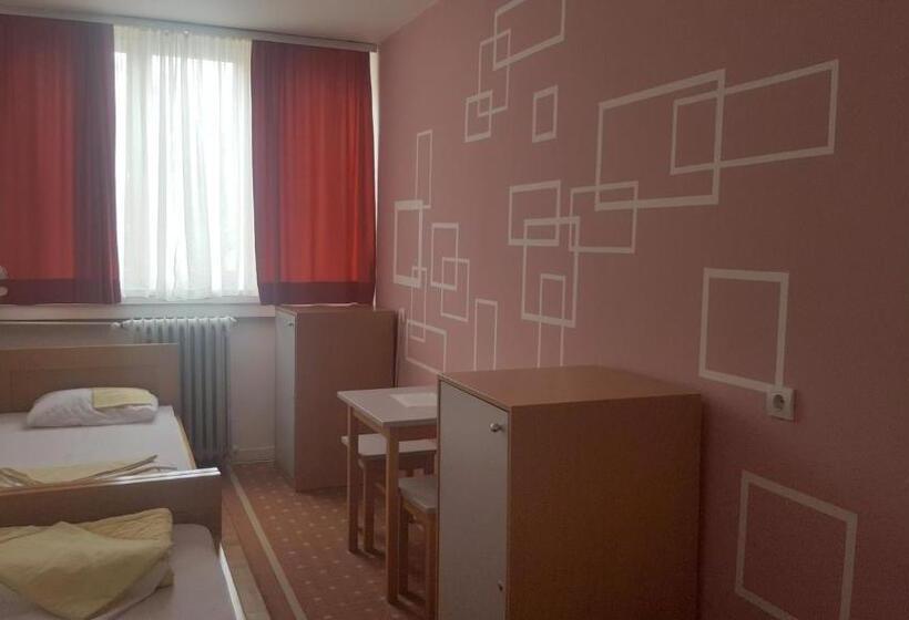 اتاق استاندارد یک تخته با سرویس بهداشتی مشترک, Hi Hostel Zagreb