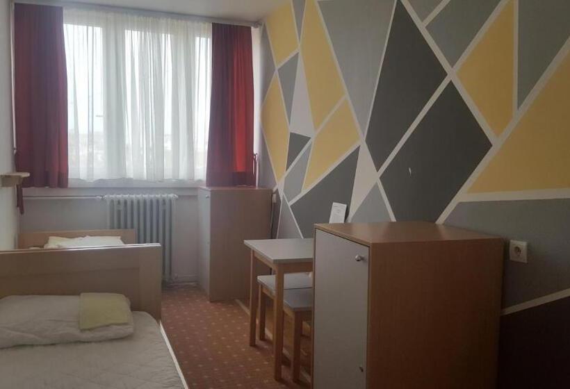 חדר סטנדרד יחיד חדר אמבטיה משותף, Hi Hostel Zagreb