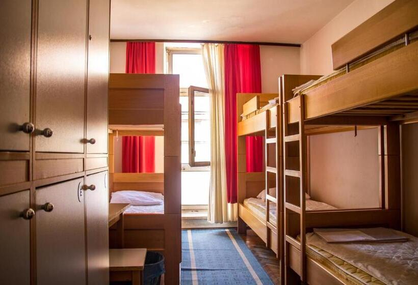 اتاق استاندارد چهارنفره با سرویس بهداشتی مشترک, Hi Hostel Zagreb