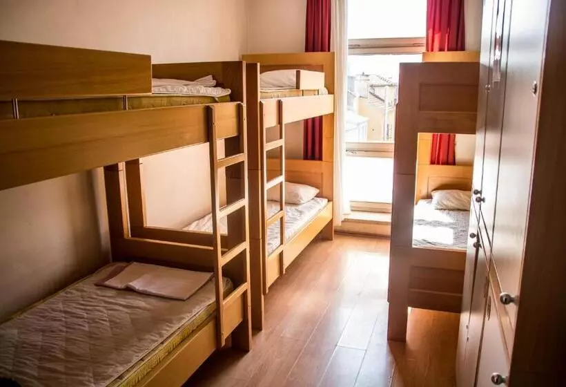 浴室共有スタンダード４人用ルーム, Hi Hostel Zagreb