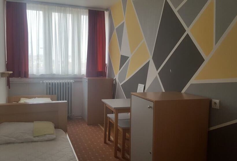חדר סטנדרט חדר אמבטיה משותף, Hi Hostel Zagreb