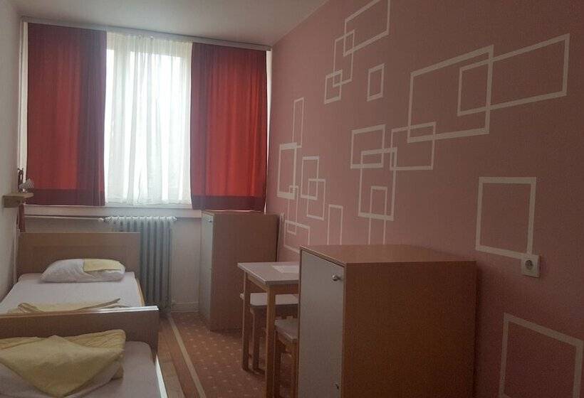 اتاق استاندارد یک تخته با سرویس بهداشتی مشترک, Hi Hostel Zagreb