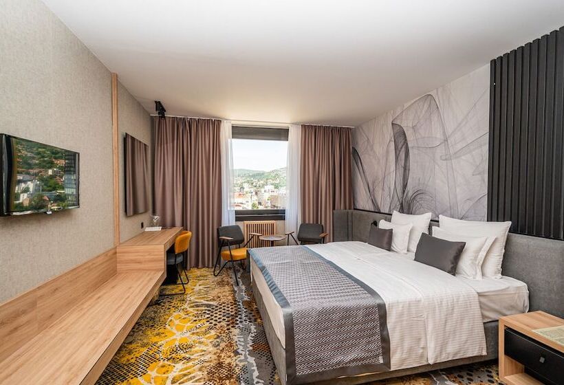 חדר סופריור, Holiday