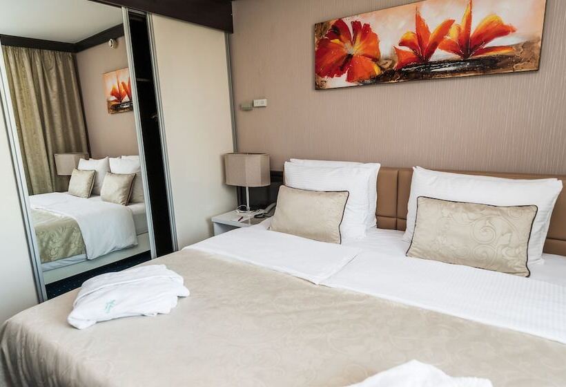 סוויטה נשיאותית, Holiday