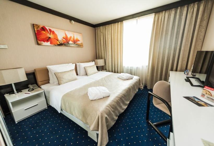 סוויטה נשיאותית, Holiday