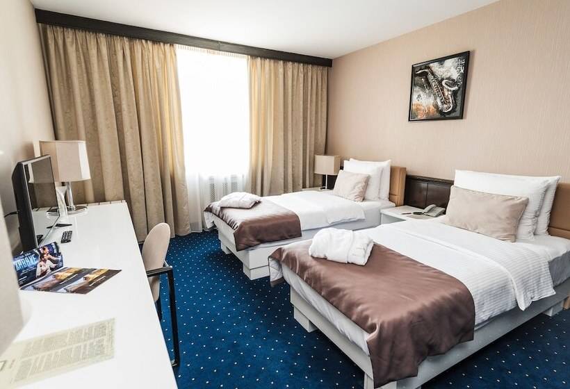 סוויטה נשיאותית, Holiday