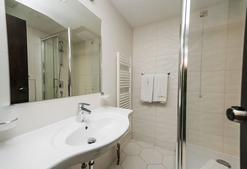 סוויטת 3 חדרי שינה, Holiday