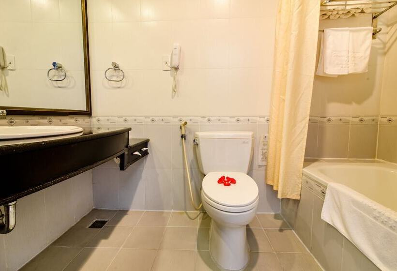 اتاق لوکس با چشم‌انداز باغ, Huong Giang Hotel Resort & Spa