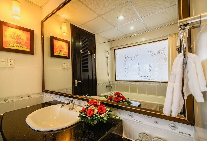 سوییت جونیور, Huong Giang Hotel Resort & Spa