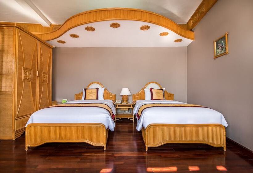 سوییت جونیور, Huong Giang Hotel Resort & Spa
