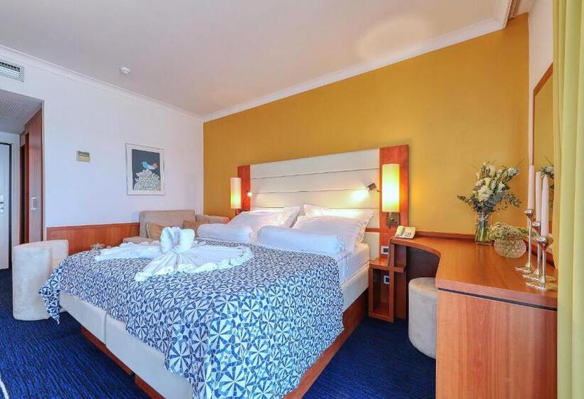 غرفة كومفورت, Ilirija