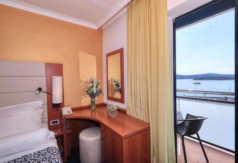 غرفة سوبيريور مطلّة علي البحر, Ilirija