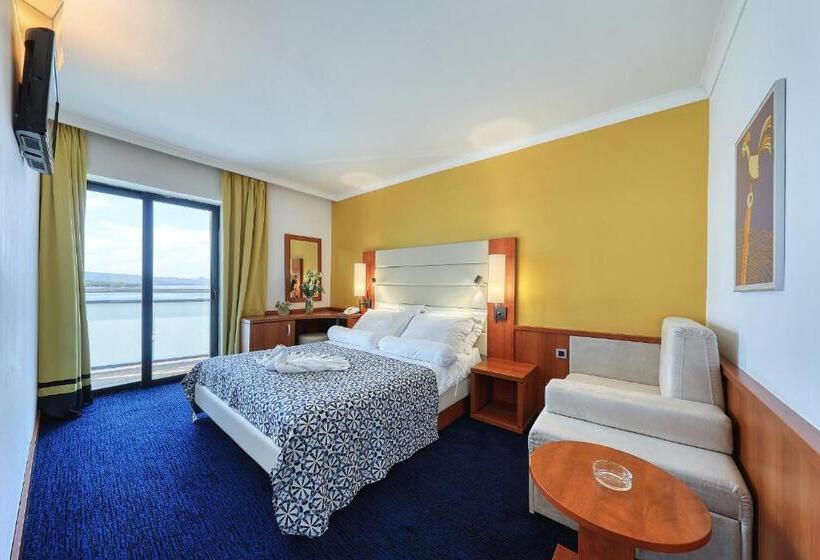 غرفة بريميوم, Ilirija