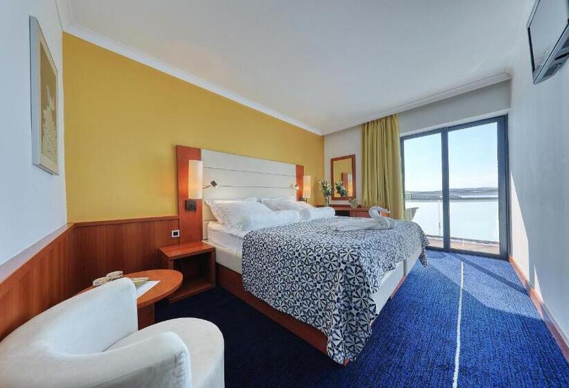 غرفة بريميوم, Ilirija