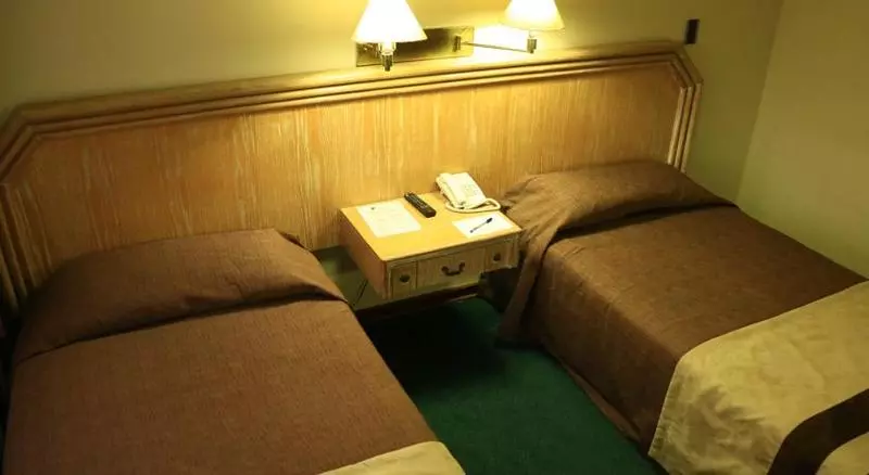 身障者適用スタンダードルーム, Suburban Studios Slidell I 10