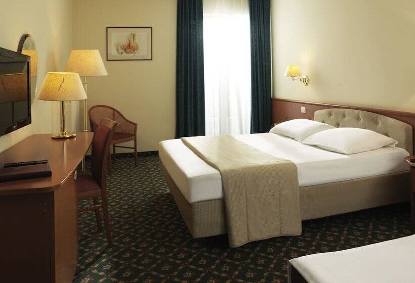 اتاق خانوادگی, Maestoso   Lipica