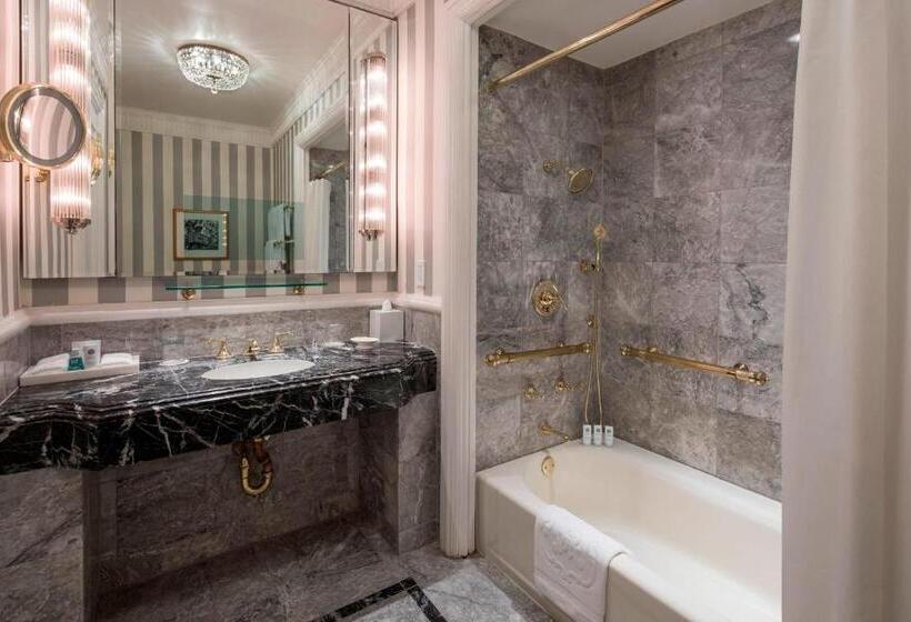 غرفة سوبيريور سرير كينج, The St. Regis New York