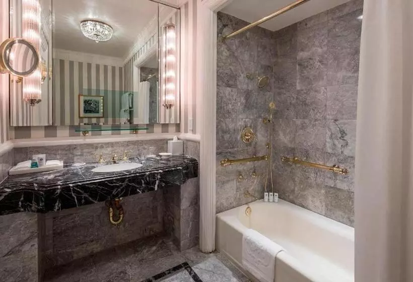 Superior-huone King-vuode, The St. Regis New York