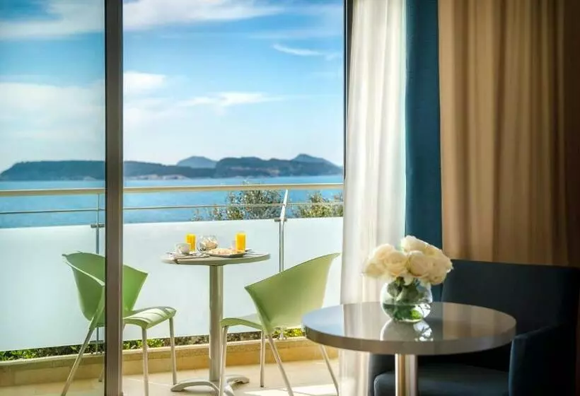 اتاق سوپریور با بالکن, Valamar Argosy