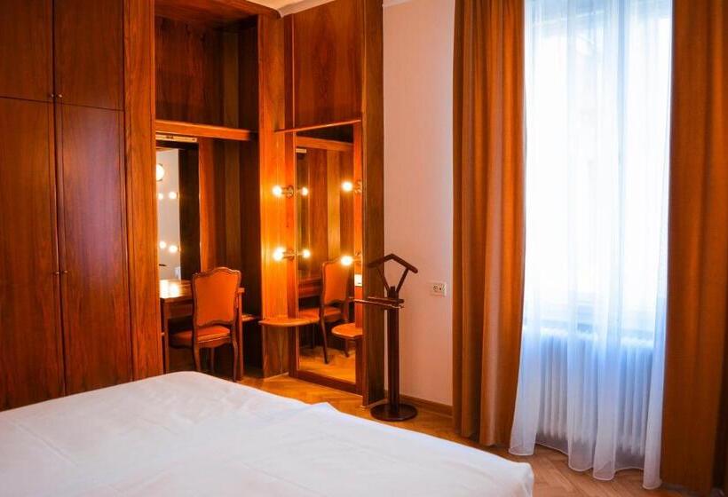 Suite with lake view, Vila Bled
