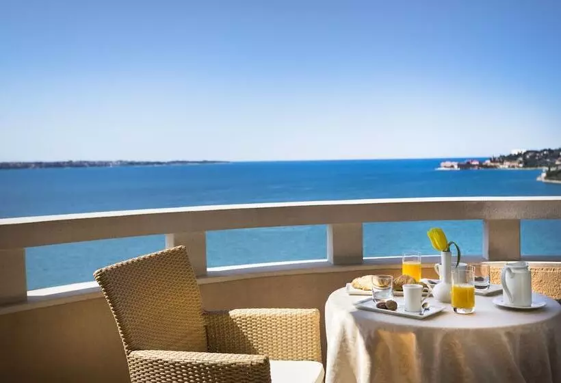 اتاق راحتی با چشم‌انداز دریا, Remisens Hotel Metropol