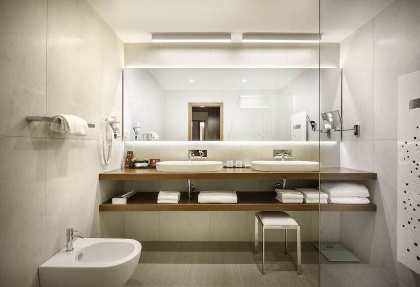 اتاق استاندارد یک نفره, Remisens Hotel Metropol