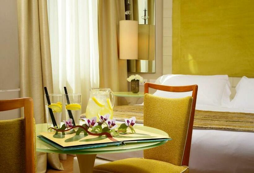 غرفة إدارية ثلاثية, Grand Hotel Minerva