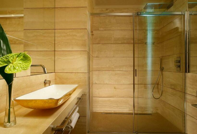 جناح, Grand Hotel Minerva