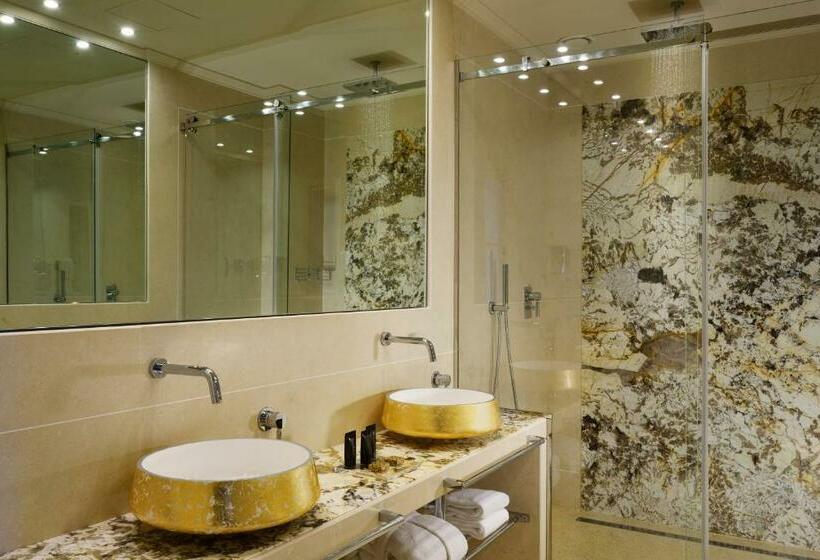 جناح, Grand Hotel Minerva