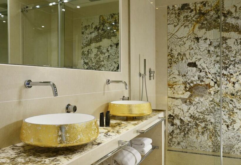 جناح, Grand Hotel Minerva