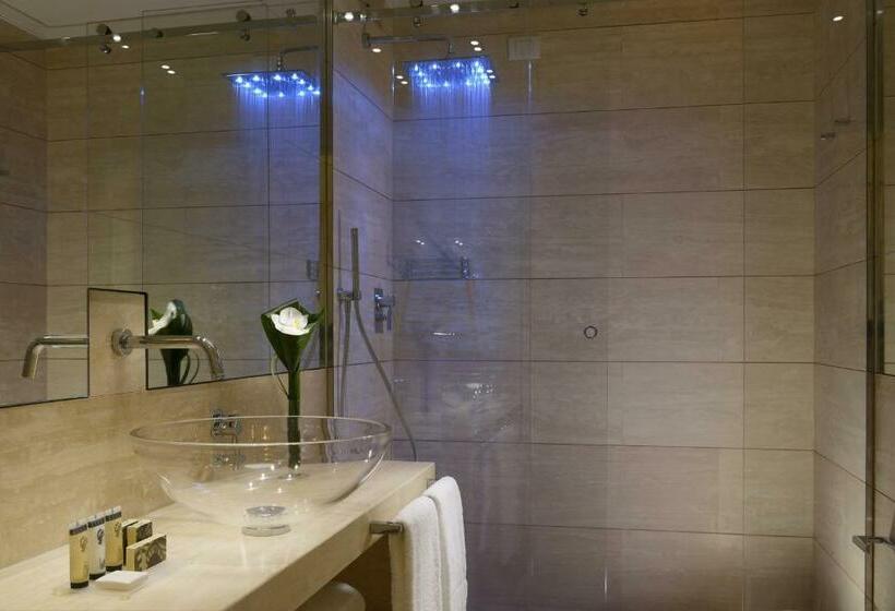 جناح جونيور ديلوكس, Grand Hotel Minerva