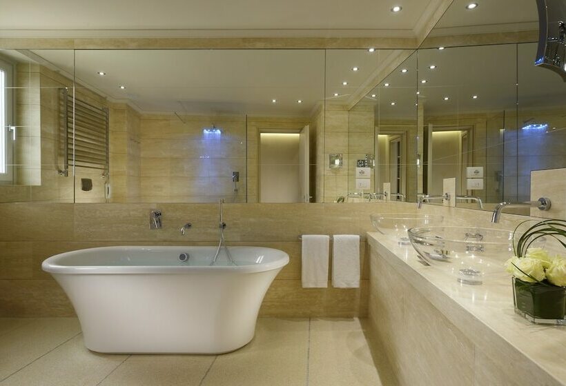 غرفة رومانسية, Grand Hotel Minerva