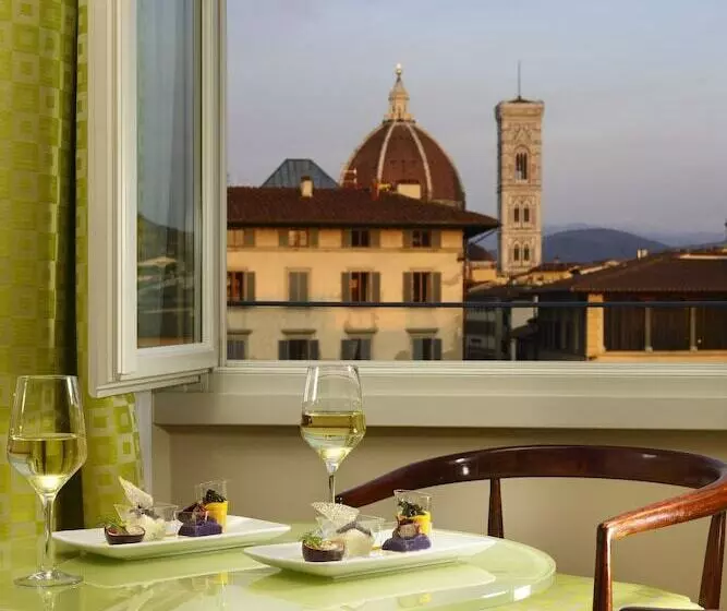 سوئیت جونیور با تراس, Grand Hotel Minerva