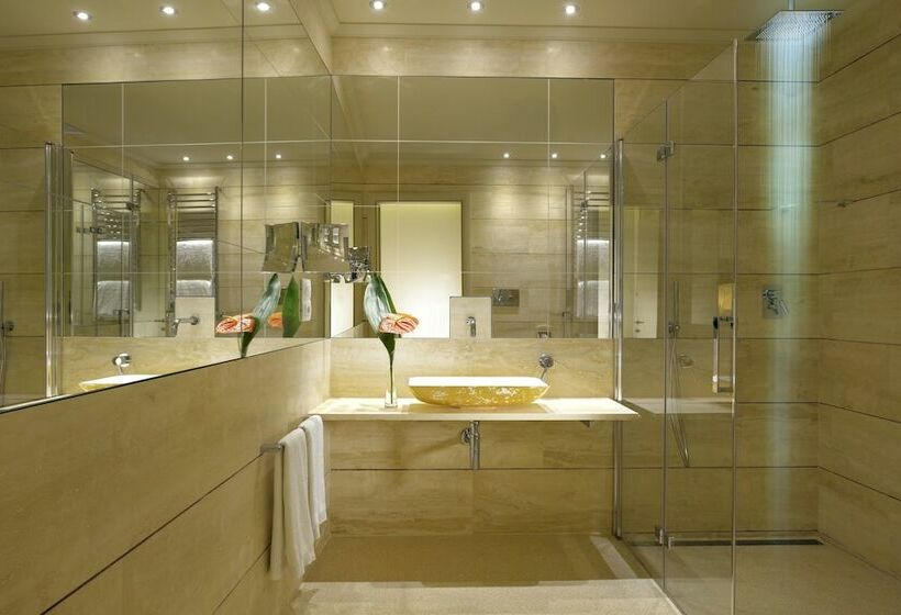 جناح جونيور مزوَّد بتراس, Grand Hotel Minerva