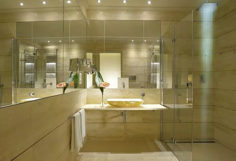 سوئیت جونیور با تراس, Grand Hotel Minerva