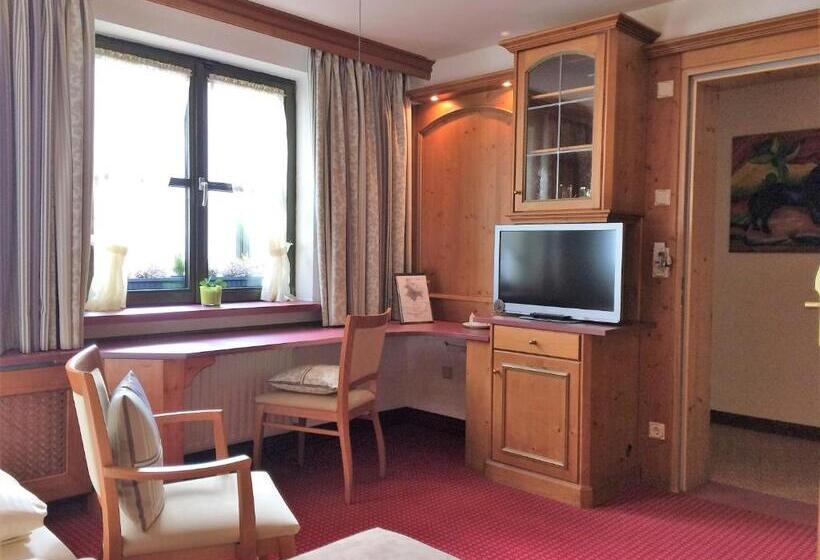 اتاق استاندارد چهار تخته, Augsburger Hof