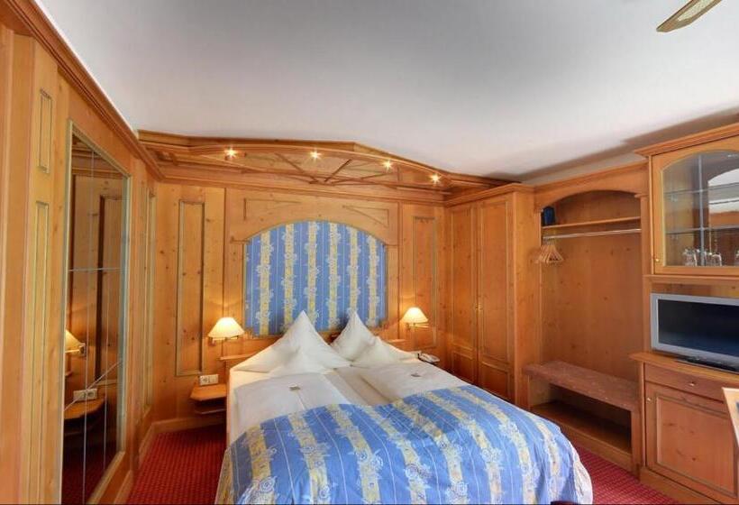 اتاق استاندارد چهار تخته, Augsburger Hof